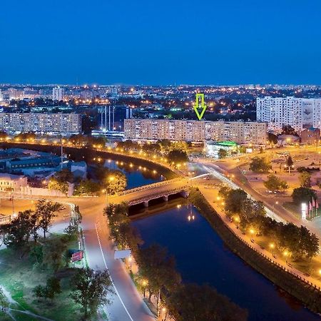 Apart Na Himnaziinoi Naberezhnii Apartment Kharkiv Bagian luar foto