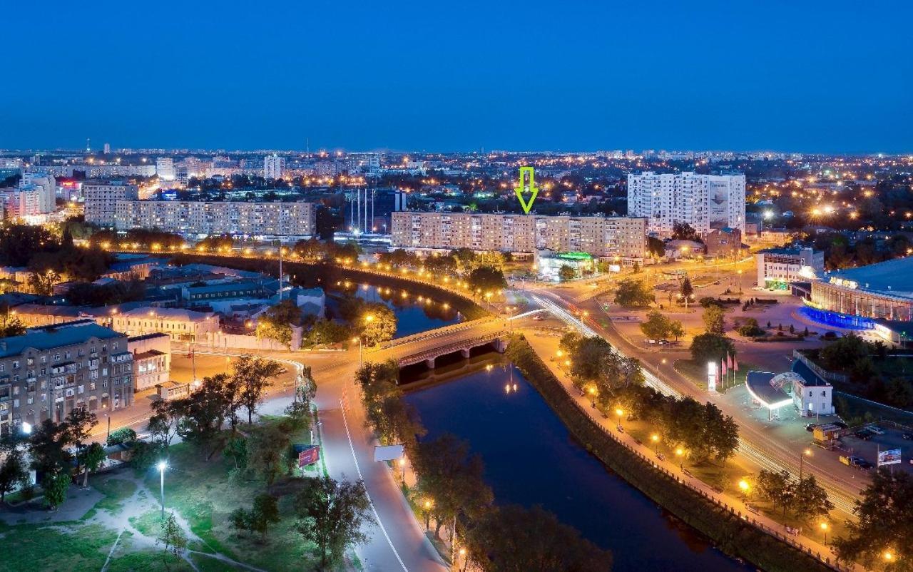 Apart Na Himnaziinoi Naberezhnii Apartment Kharkiv Bagian luar foto